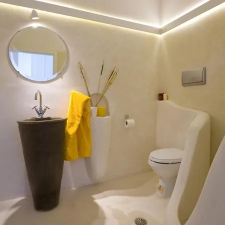 Wonderful Santorini 5 En-suite Bedrooms Elysium Heated Pool Caldera Views Akrotiri Villa *
