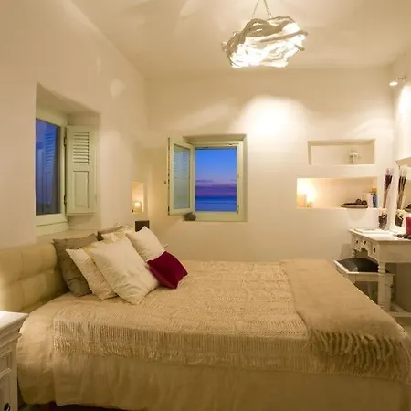 Wonderful Santorini 5 En-suite Bedrooms Elysium Heated Pool Caldera Views Akrotiri Villa